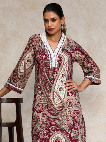 Varanga Women paisley printed three quarter sleeve Kurta